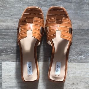Steven New York by Steve Madden ‘Hadyn’ sandal!